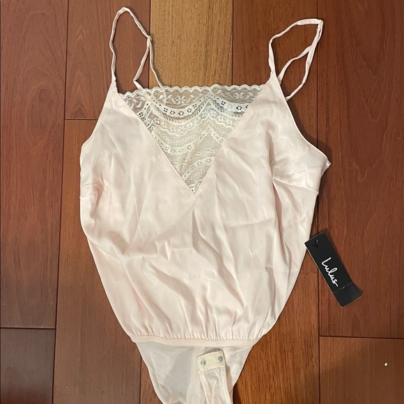 ✨LULUS NWT PINK BODYSUIT❤️ - Picture 3 of 5
